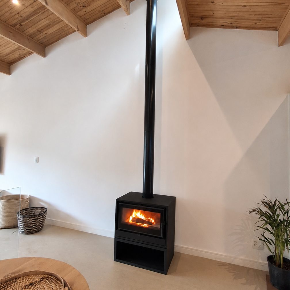 Kratki Alta FS fireplace with logbox Freestanding wood fireplace Closed combustion fireplace Wood-burning stove Steel fireplace