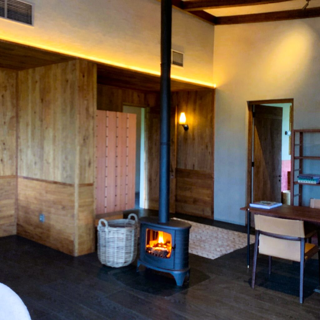 Double sided fireplace, freestanding kratki k8T