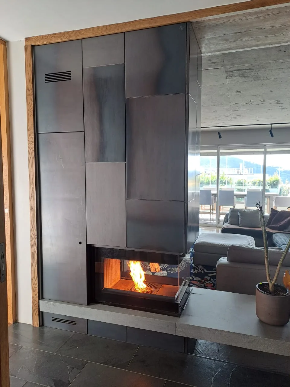 L’artistico Pellicano built in woo and Pellet Fireplace