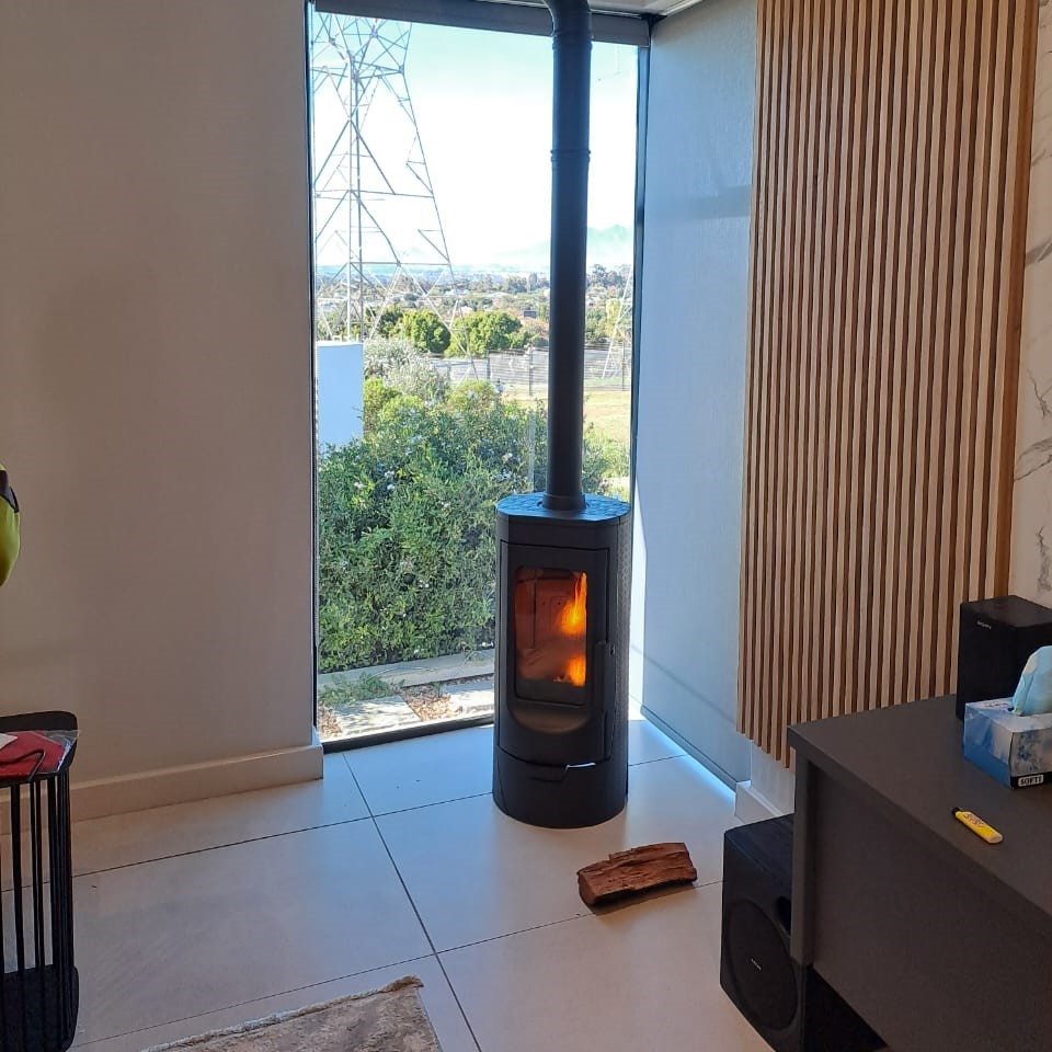 Plamen Tara fireplace, freestanding fireplace, cast iron fireplace, wood fireplace,