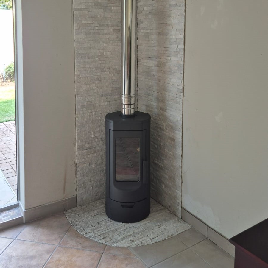 Plamen Tara fireplace, freestanding fireplace, cast iron fireplace, wood fireplace